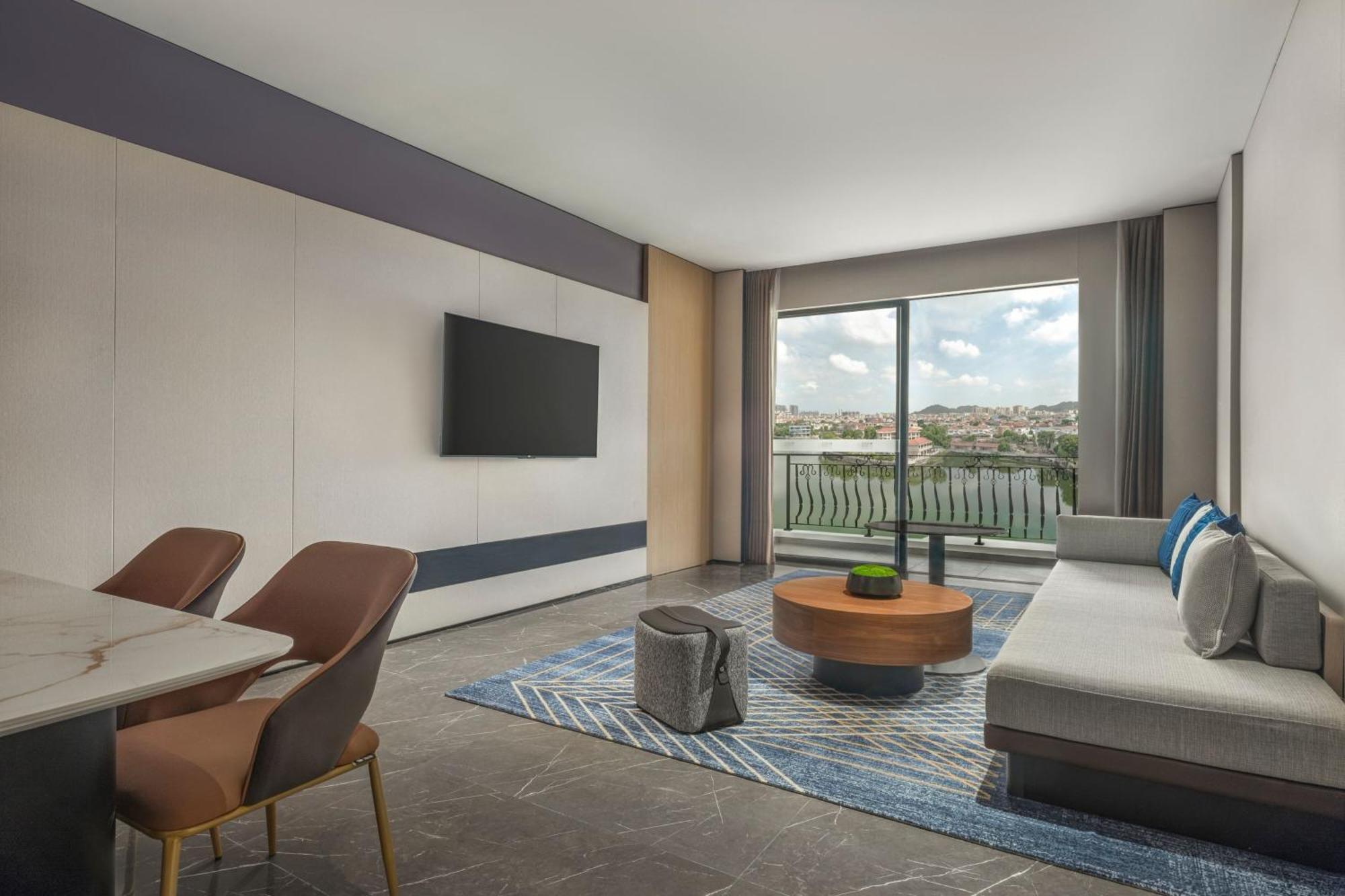 Four Points By Sheraton Yangjiang City Center ภายนอก รูปภาพ