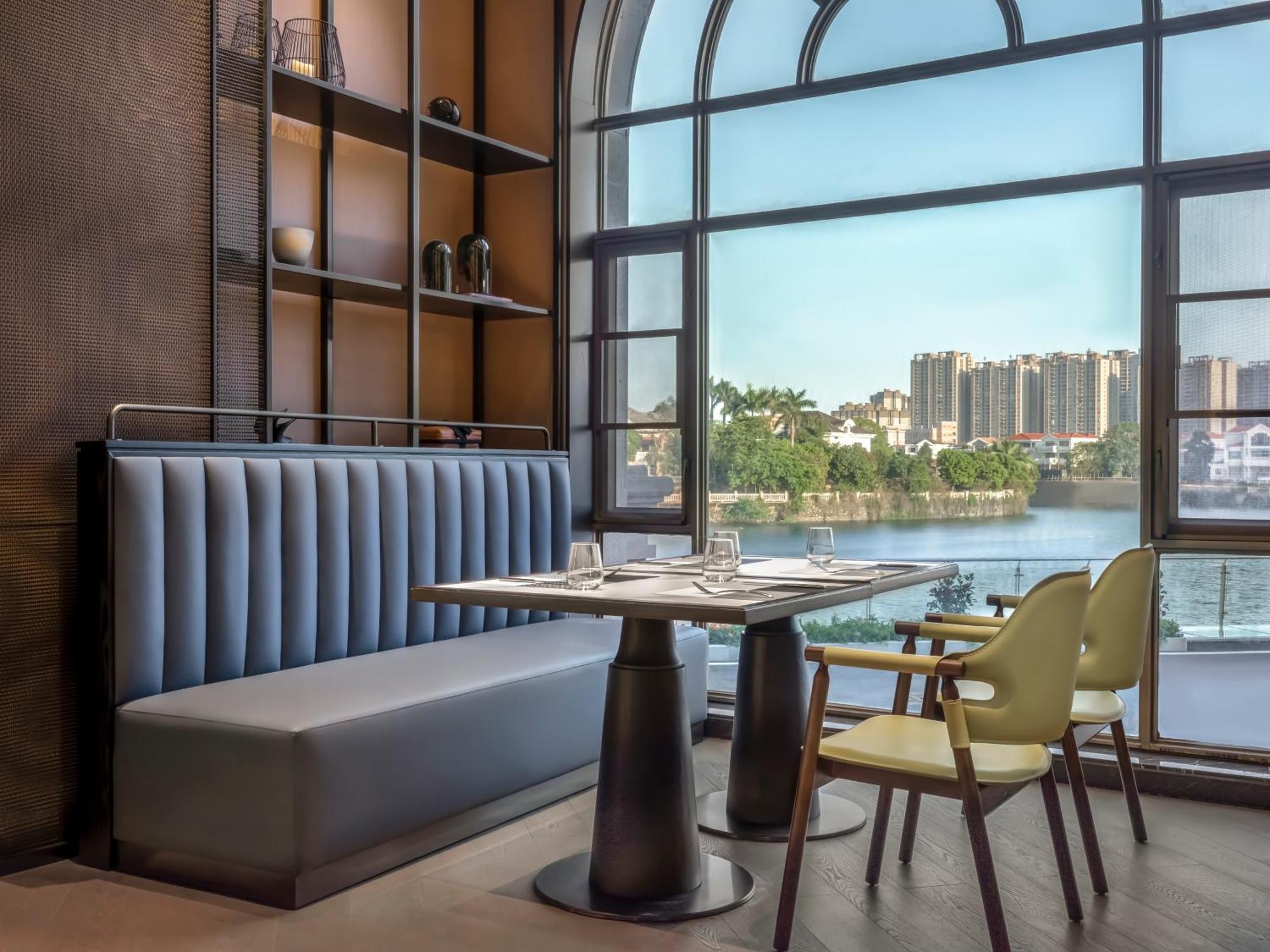 Four Points By Sheraton Yangjiang City Center ภายนอก รูปภาพ